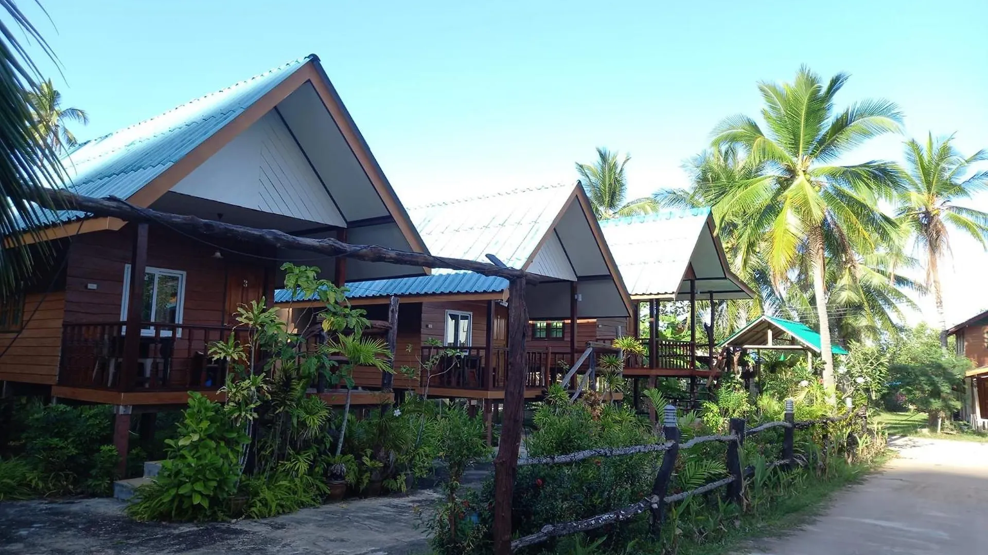 Pensionat รายานี Hotell Ko Por